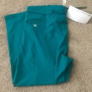 SALE!NWT - Fabletics Teal Crop Legging Size medium